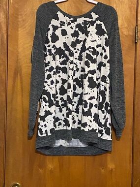 Women’s Long Sleeve Cow Print Raglan Tee - Gray/White